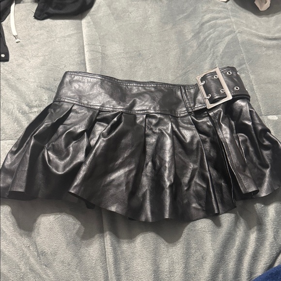 SHEIN Black Ruffled Mini Skirt - Picture 2 of 2